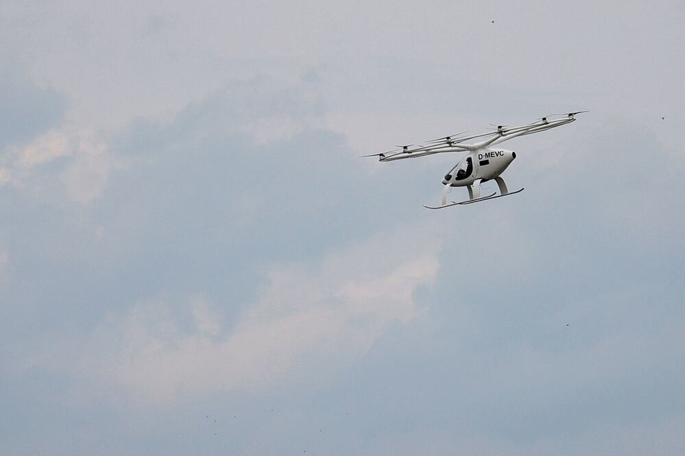 El taxi volador VoloCity, durante una demostración en París. Foto: AFP