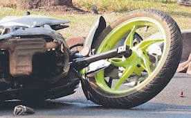 ¡Falló la parka! Motociclista sufre accidente en la alcaldía AO, médicos logran salvar su vida
