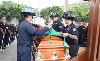 Bomberos de Tlalnepantla despiden al teniente Miguel Ángel que murió tras atender un incendio; tenía 23 años de servicio