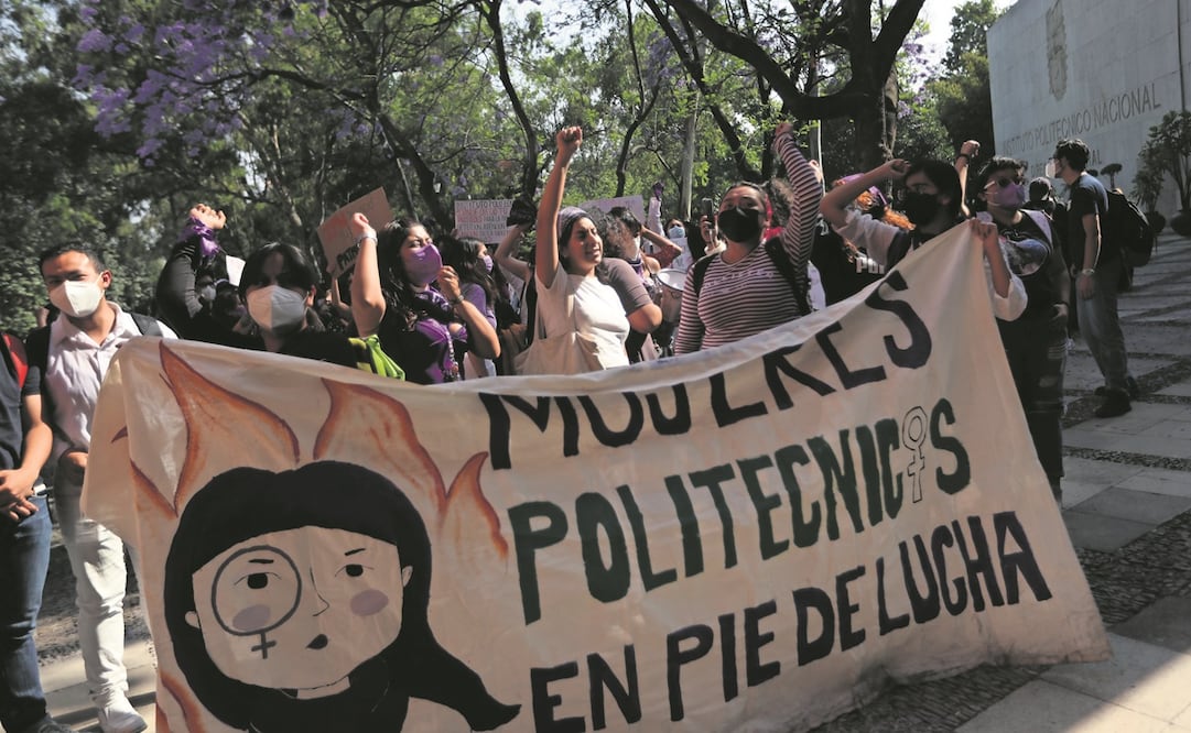 Alumnas del Instituto Politécnico Nacional protestaron en la Ciudad de México por el caso de abuso sexual contra una menor de edad. Foto: Sáshenka Gutiérrez. EFE
