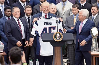 Patriots ‘a medias’ visitan a Trump