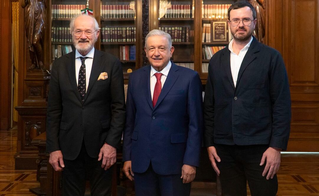 AMLO se reúne con familia de Julian Assange en Palacio Nacional. Foto: Twitter @lopezobrador_