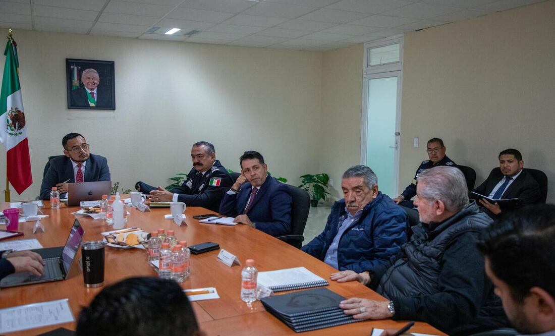 Autoridades estatales y federales mantuvieron varias reuniones con organizaciones de transportistas / Foto: Especial
