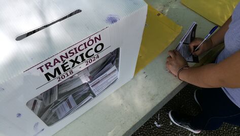 Diputados panistas de NL califican de "chicharronera" consulta por el aeropuerto