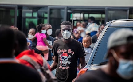 Inicia EU deportación de haitianos; salen tres aviones con decenas de migrantes