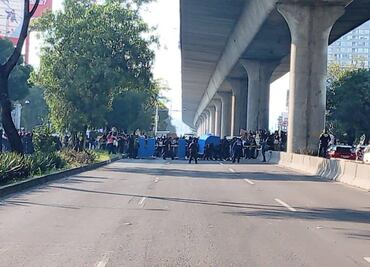 Estudiantes de la Universidad Pedagógica Nacional bloquean Periférico Sur; protestan contra rectora de la institución