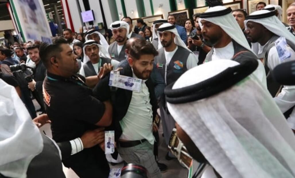 Con "billetiza" de gobierno de Jalisco a Padilla y Villanueva Lomelí, arranca la FIL