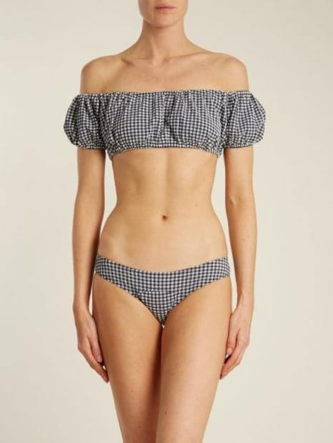 Emily Ratajkowski es acusada de robar los diseños de sus trajes de baño