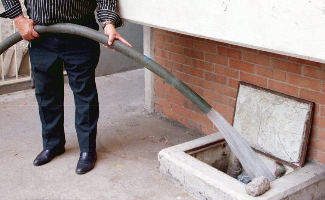 Brugada Molina indicó que en la presente administración se ha desatendido el tema del agua, por ejemplo: la presión hidrostática disminuyó 45.5% en el tanque de La Estrella, que es la que abastece al 60% de la población. Foto: Archivo. EL UNIVERSAL