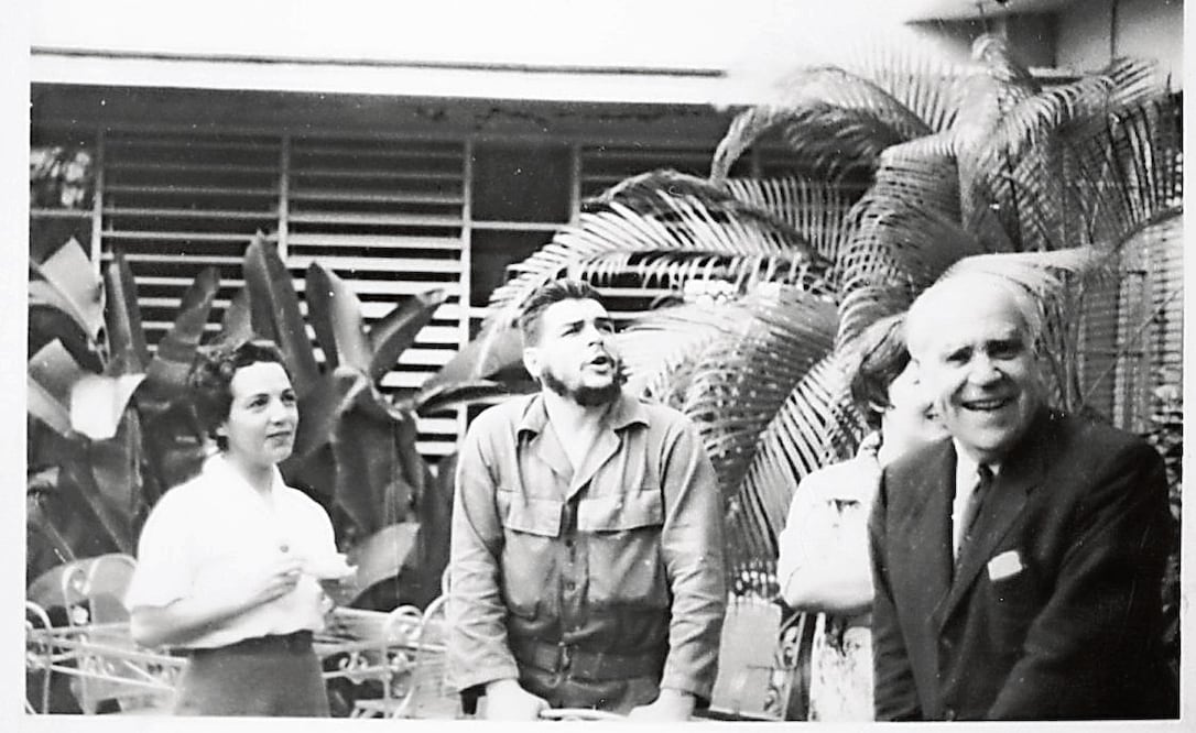 Laurette Séjourné junto con el Che, Aleida March y Arnaldo Orfila. Crédito: ARCHIVO DE TATIANA COLL/DEL LIBRO ENTRE QUETZALCÓATL Y EL CHE