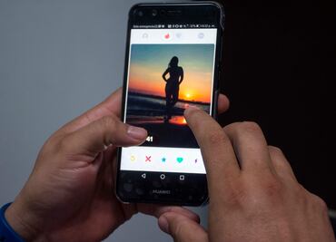 Tinder pagará indemnización por discriminar a los de más de 29 años