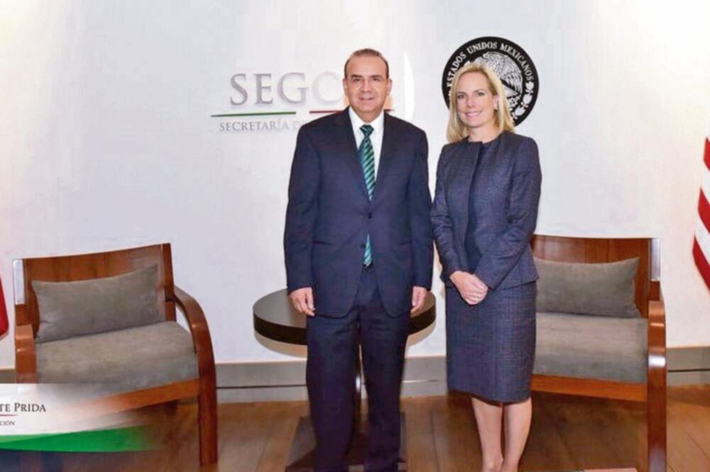 Compromiso y diálogo. Alfonso Navarrete y Kirstjen Nielsen se reunieron por separado para tratar temas de seguridad y migración. (TOMADA DE TWITTER)