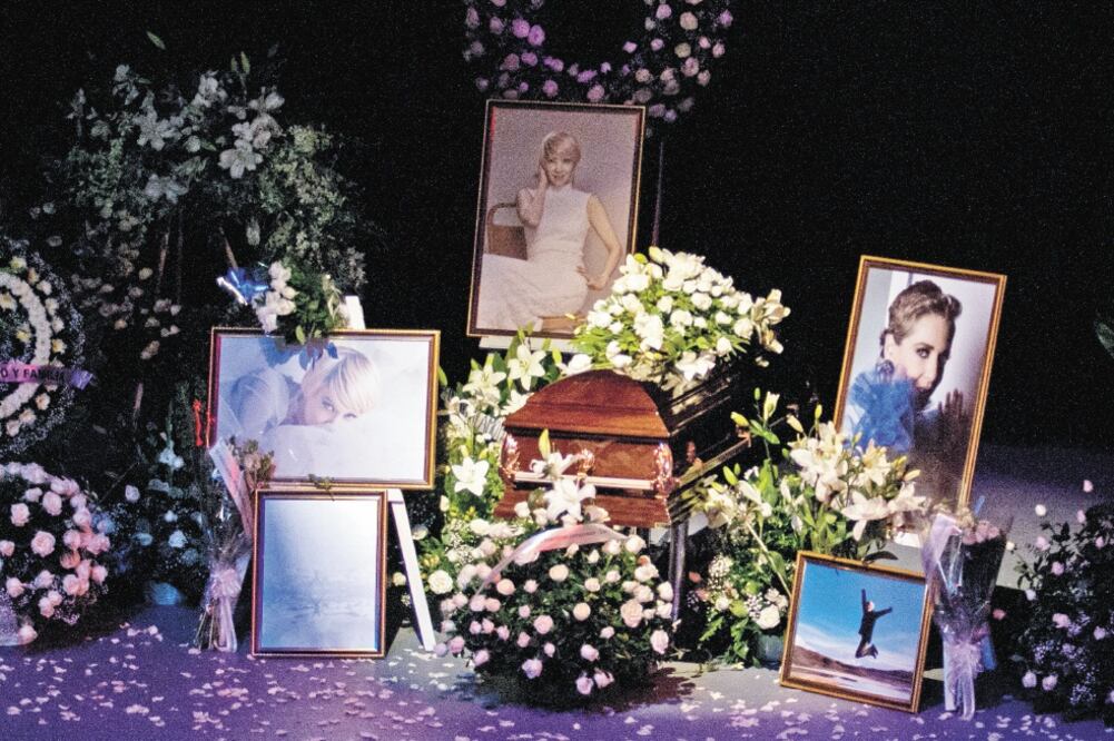 En el homenaje a González estuvieron su madre y su viudo. Foto/ GALO CAÑAS. CUARTOSCURO