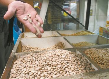 Por desabasto, el frijol se vende hasta en 53 pesos