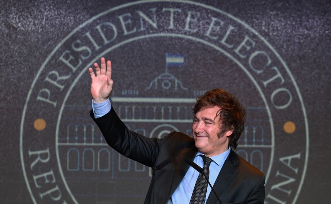 El presidente electo de la Argentina, Javier Milei, brindó su primer discurso desde el búnker de La Libertad Avanza (LLA). Foto: AFP