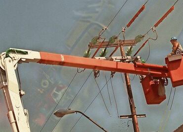 Líneas de transmisión eléctrica avanzan lento