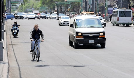 Falta de señalización en Ejes expone a ciclistas y peatones