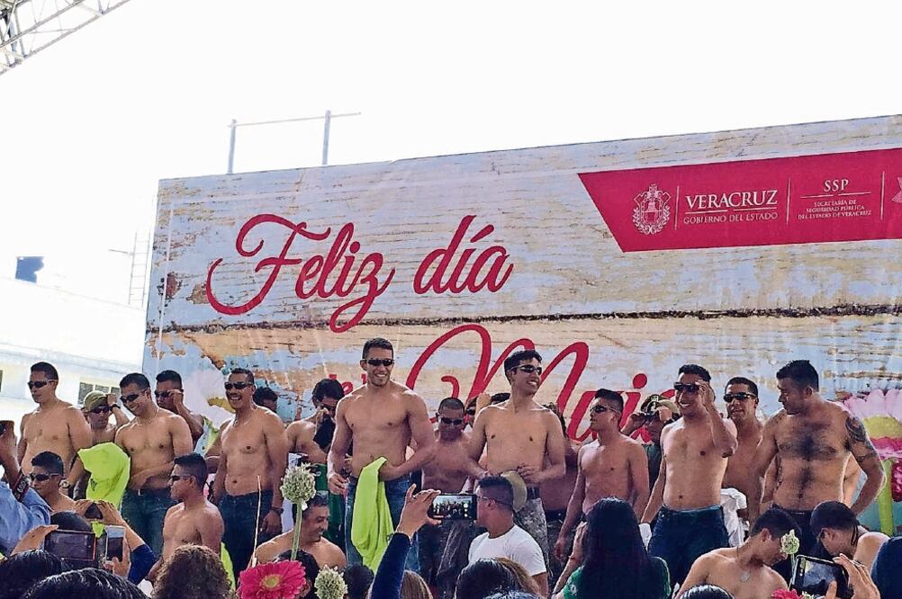Efectivos de la SSP realizaron un striptease (ESPECIAL)