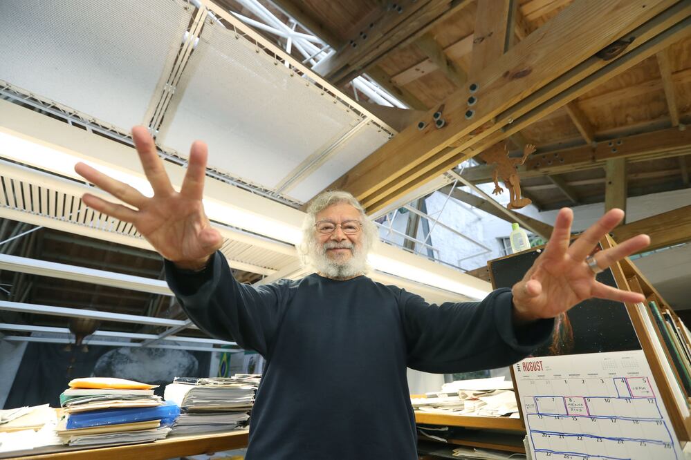 Confabulario, suplemento cultural de EL UNIVERSAL celebra los 79 años de Helioflores 