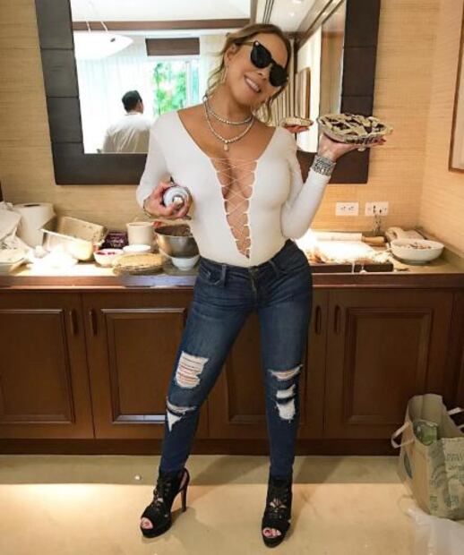 Se burlan de Mariah Carey por fallido retoque fotográfico