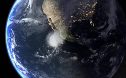 Sandra continues to weaken as it moves toward Mexican Pacific coast