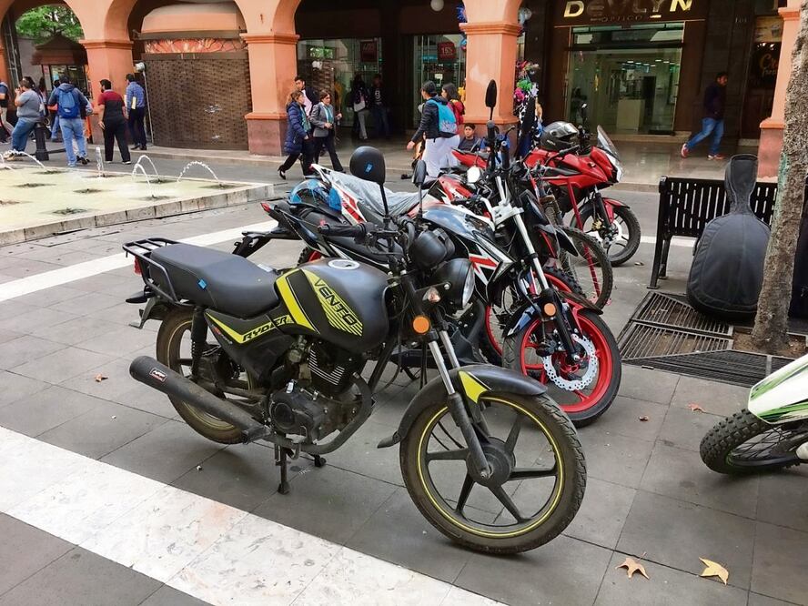 En una año han retirado mil 250 motos sin documentos, detallan. Foto: Archivo / EL UNIVERSAL