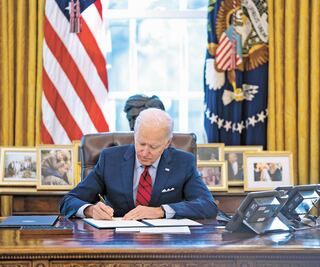 Biden deroga trabas al aborto de la era Trump