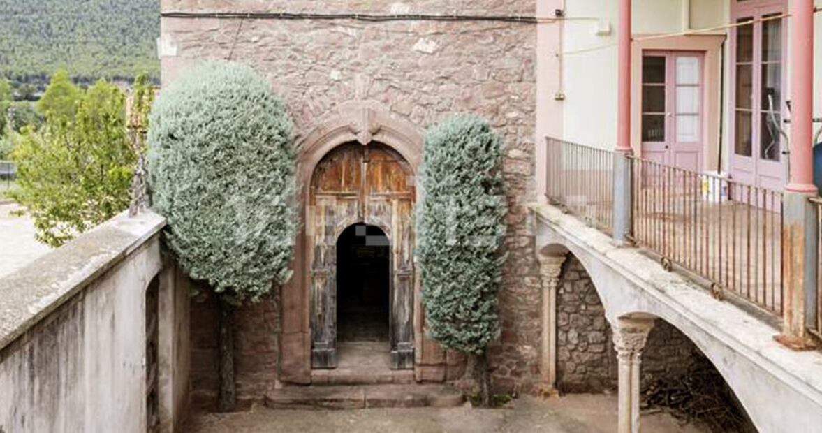 Rosalía y Rauw Alejandro, casa de campo en España. / Foto: Tomada del portal web del portal El Idealista