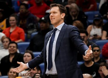 Luke Walton deja de ser coach de los Lakers