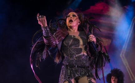 Alejandra Guzmán recibe burlas y memes por sus cejas tatuadas