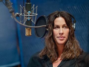 Alanis Morissette revela que fue violada por varios hombres cuando era adolescente