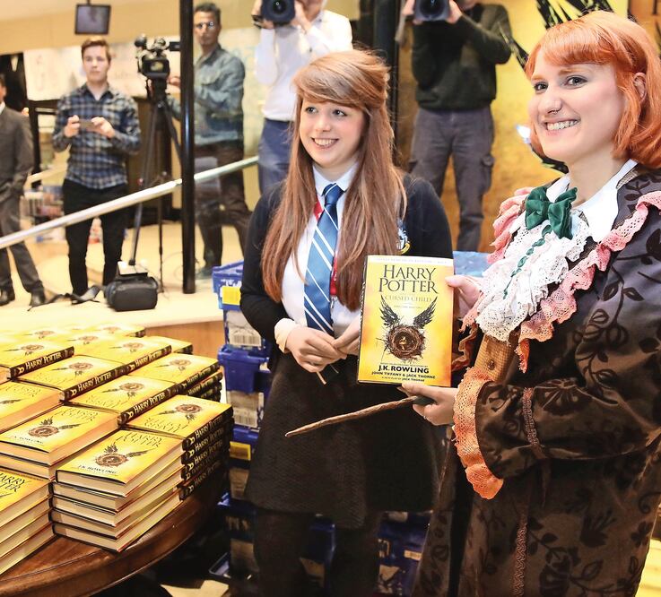 El sábado se estrenó Harry Potter and the Cursed Child, a la que asistieron decenas de fans (AGENCIAS)