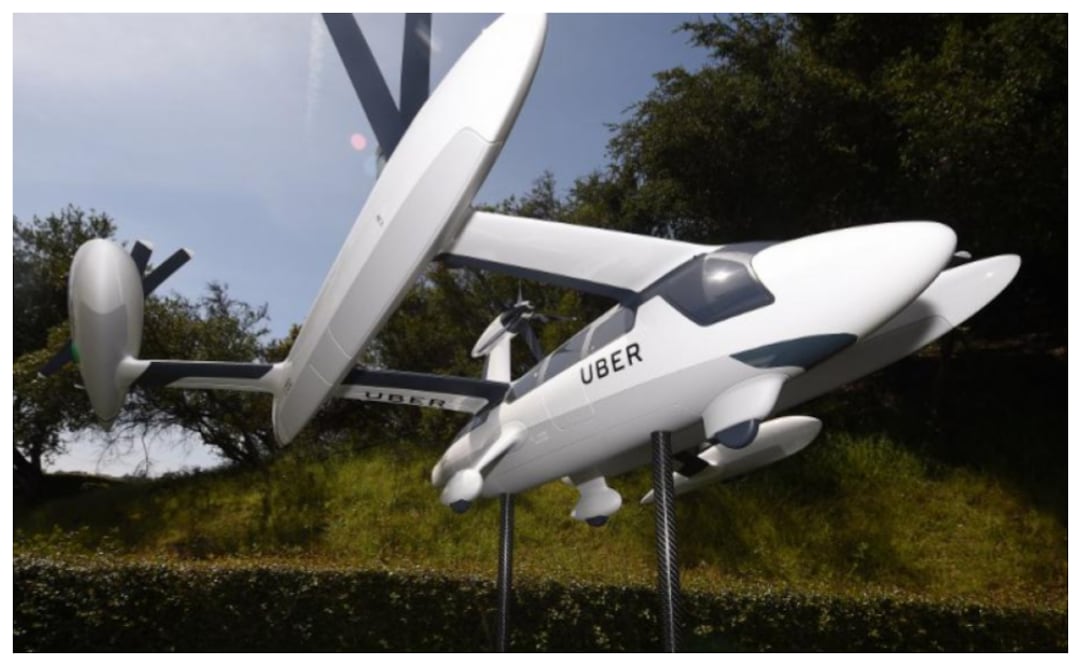 Uber presentó este martes el prototipo de su vehículo volador, una ojeada al programa que espera transportar pasajeros por los aires en cinco años