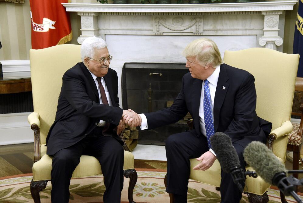 El presidente estadounidense, Donald J. Trump, se réune con el presidente palestino Mahmoud Abbas, en la Casa Blanca, Washington (Foto: EFE)