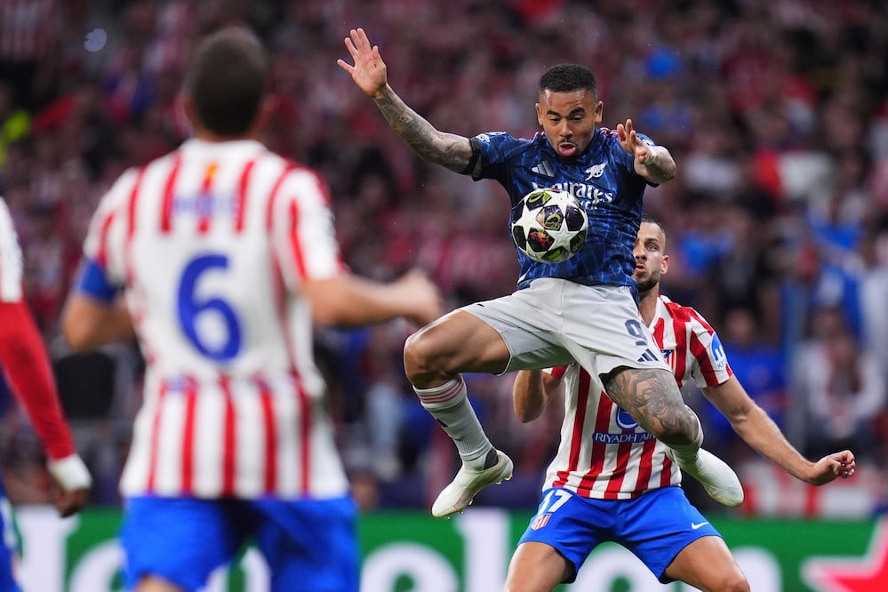 Atlético de Madrid y Arsenal, durante las semifinales de la Champions League - Foto: AP
