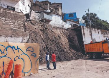 Temen derrumbe en Tlalnepantla