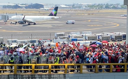 Tras 3 horas de bloqueo, maestros de la CNTE se retiran de inmediaciones del AICM
