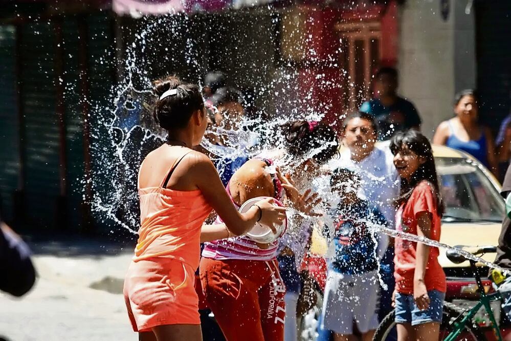 En 2022, la Ciudad de México contabilizó dos años sin desperdicio de agua en las calles en el Sábado de Gloria. Foto: de Cuartoscuro