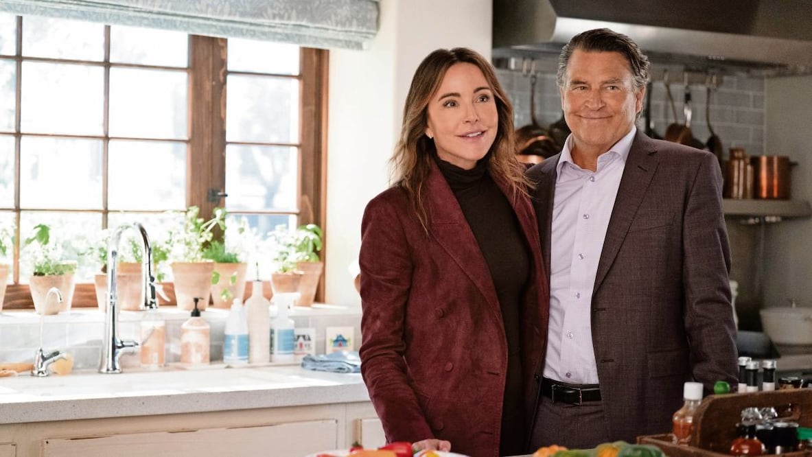 Christa Miller (Liz) comparte créditos con McGinley (Derek) en la serie que comienza su tercera temporada. Foto: Apple TV