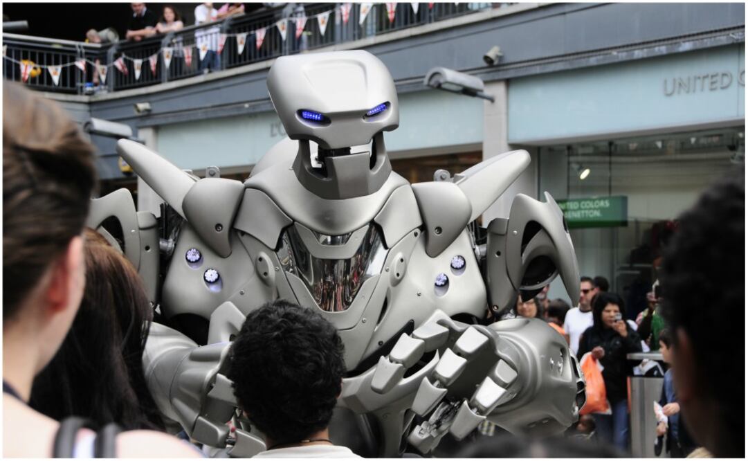 Titan es el nombre artístico de un traje parcialmente mecanizado creado por Cyberstein Robots Ltd en 2004