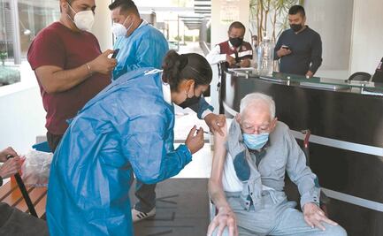 Promesa de vacunar a adultos mayores para marzo se desvanece