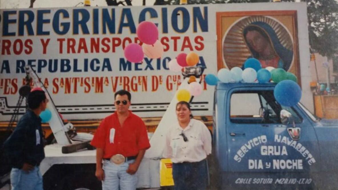 La Virgen viaja en grúa