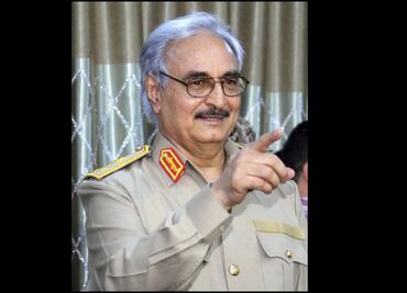 Mariscal Hafter anuncia que asume el control político de Libia