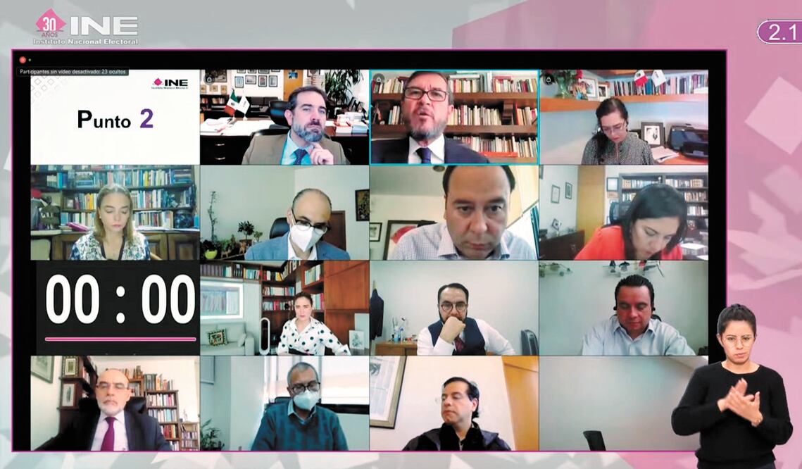 El Consejo General del INE sometió ayer a análisis y votación el tema de los informes de fiscalización de gastos de precampaña y determinó sanciones. Foto: Especial.
