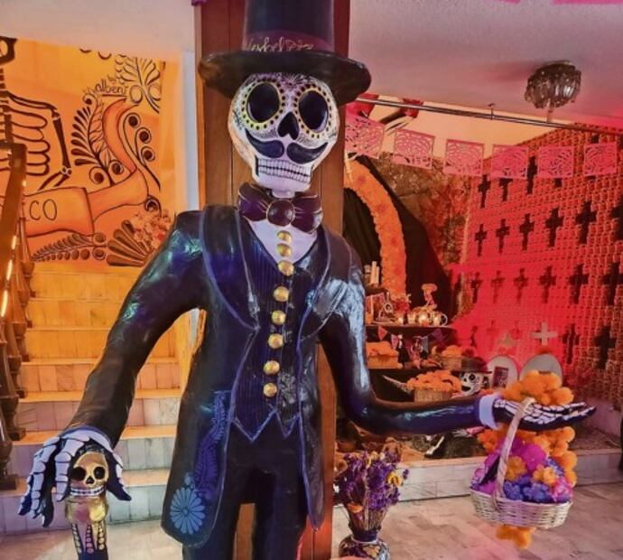Decoración que hay al interior de la Casa Ofrenda Día de Muertos Mexskeletons. Crédito: Reyna Paz