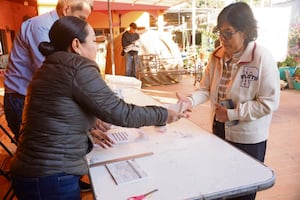 Realizan primera consulta de revocación de mandato