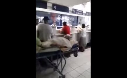 Anciana acude en camilla a sucursal de Citibanamex; el banco se disculpa