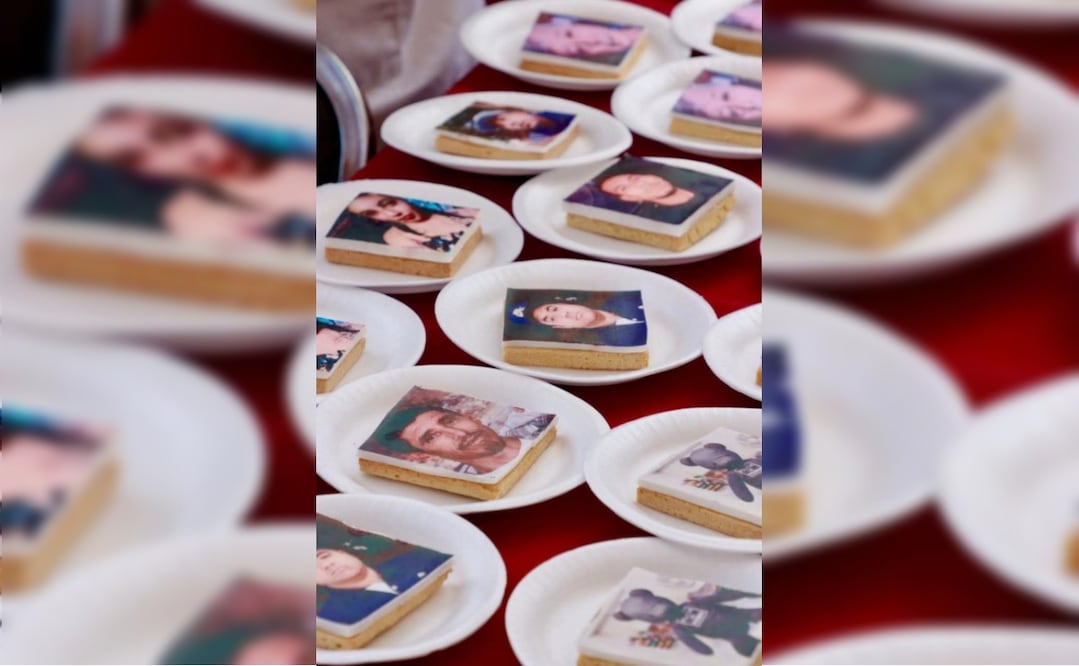 Muestra gastronómica de pasteles con fotografías de hombres y mujeres buscados por sus seres queridos por el Día Internacional de las Víctimas de Desapariciones Forzadas, en Guanajuato. Foto: Especial