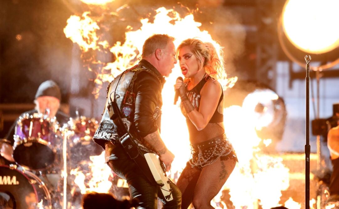 Hetfield tuvo problemas con su micrófono durante los Grammy FOTO: AP