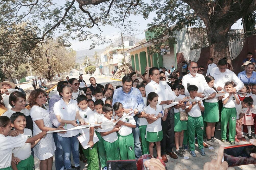 El gobernador encabezó la inauguración del comedor comunitario de la Escuela Primaria Wesfalia Castañeda, en la localidad Mirador del Valle (ARCHIVO EL UNIVERSAL)